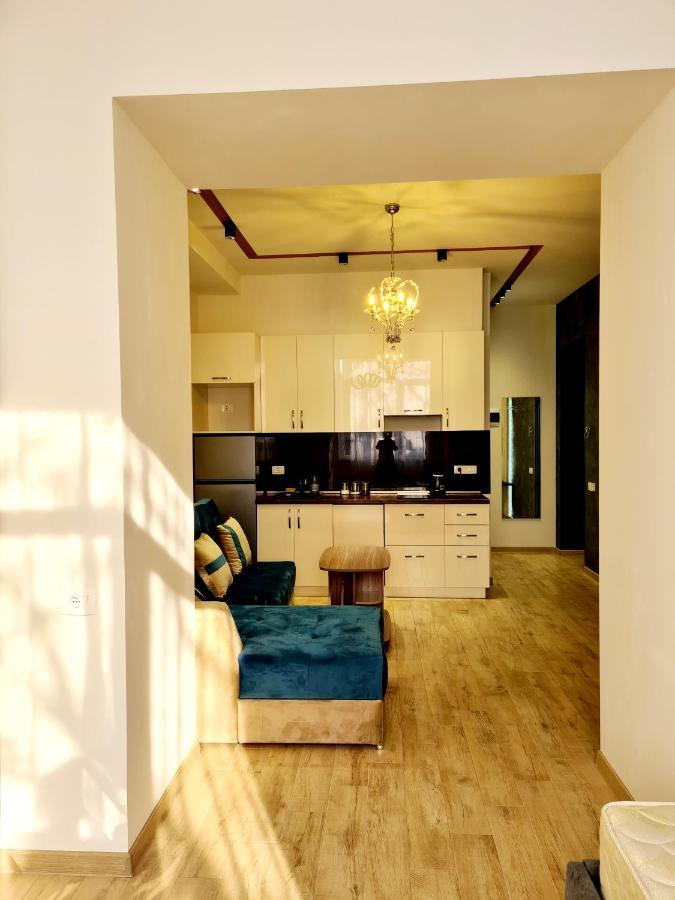 Deluxe Apartment In City Center 예레반 외부 사진