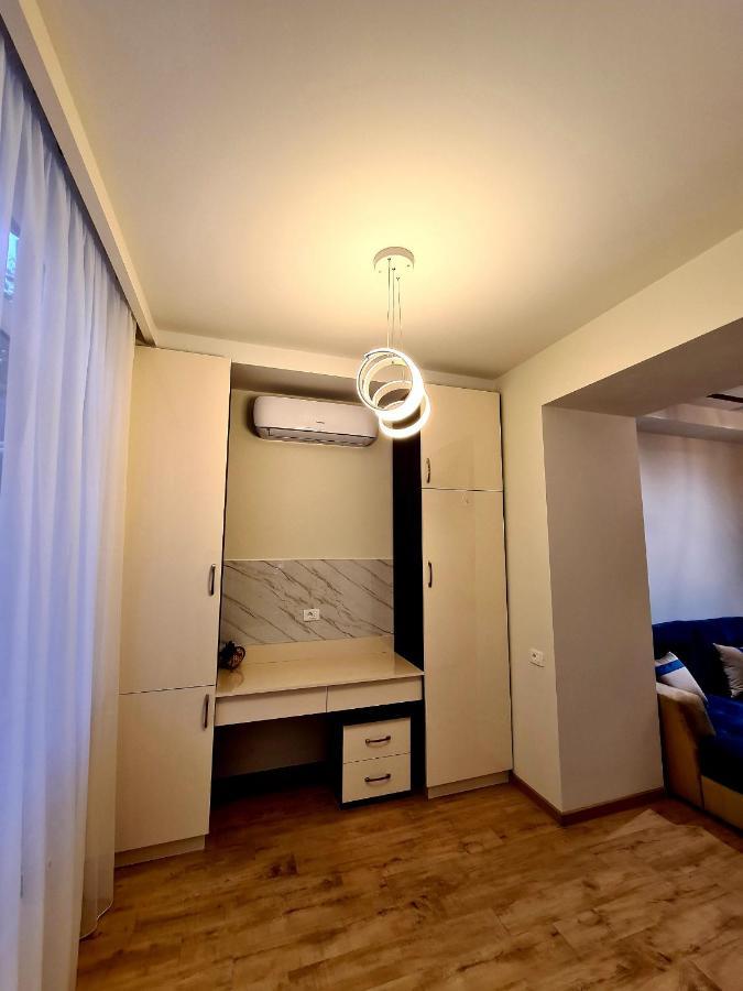 Deluxe Apartment In City Center 예레반 외부 사진